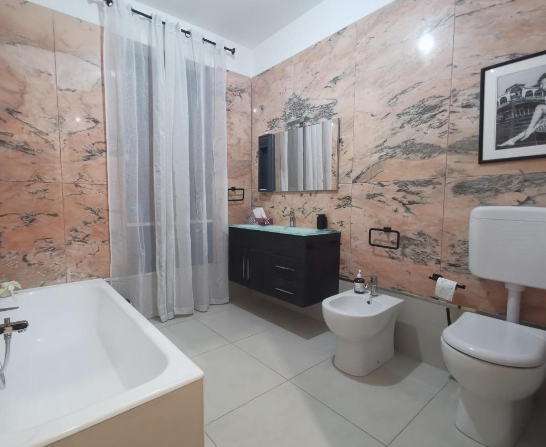 The Piedmont Gate Apartment Collegno Exterior photo